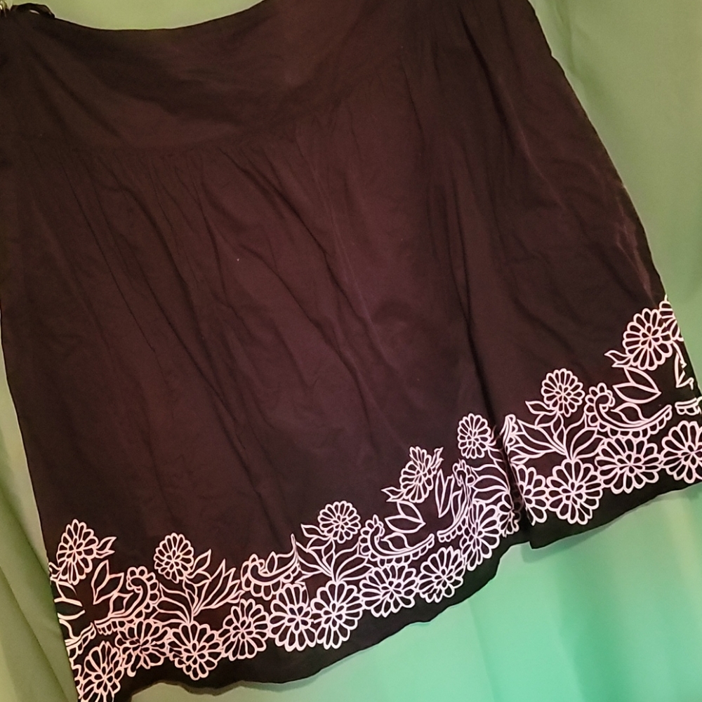 The Avenue, size 22, Flirty skirt